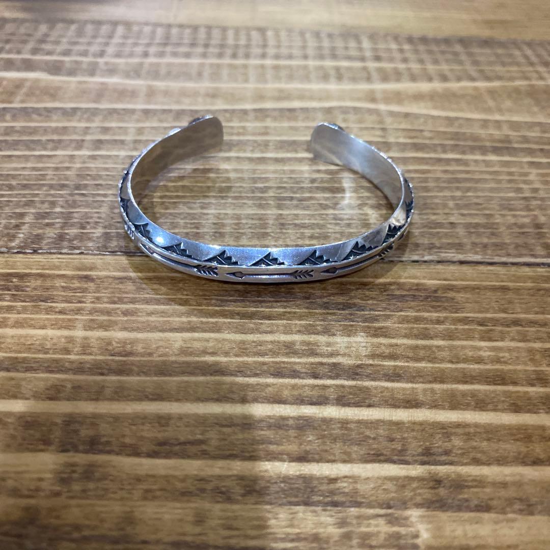 ラッキージョン　トライアングルプレスバングル Y015（トライアングルプレスバングル） 商品詳細｜セミオーダーバック