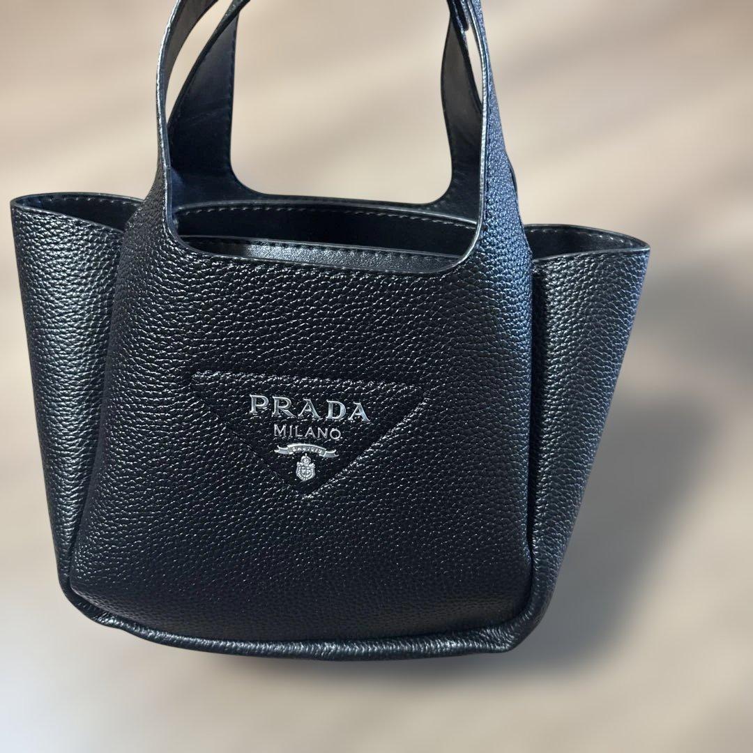 PRADA ノベルティブラックレザートートバッグ - メルカリ