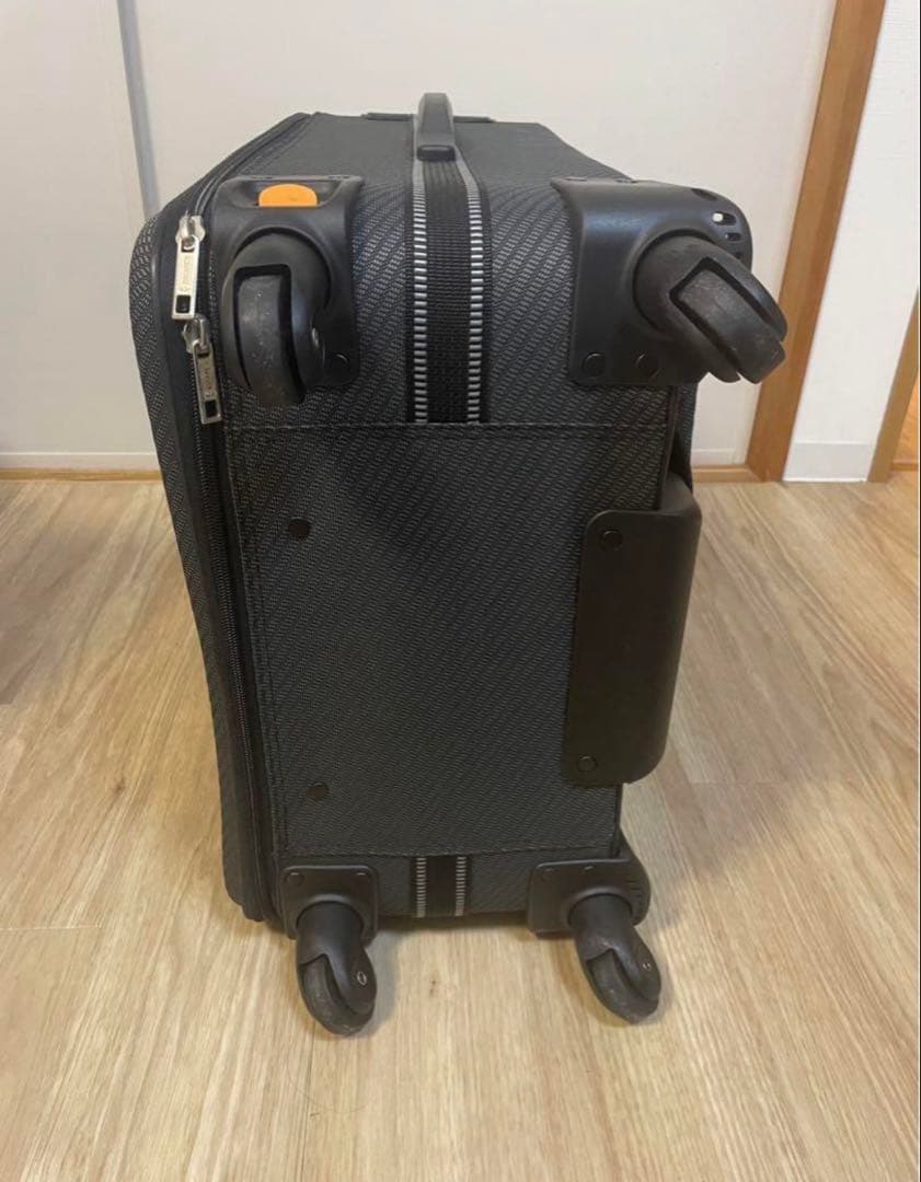 シフレ エスケープ 大容量80L ソフトスーツケース ちきりんさん - メルカリ