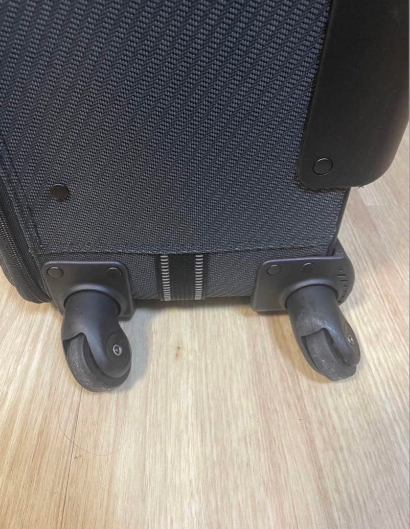 シフレ エスケープ 大容量80L ソフトスーツケース ちきりんさん - メルカリ