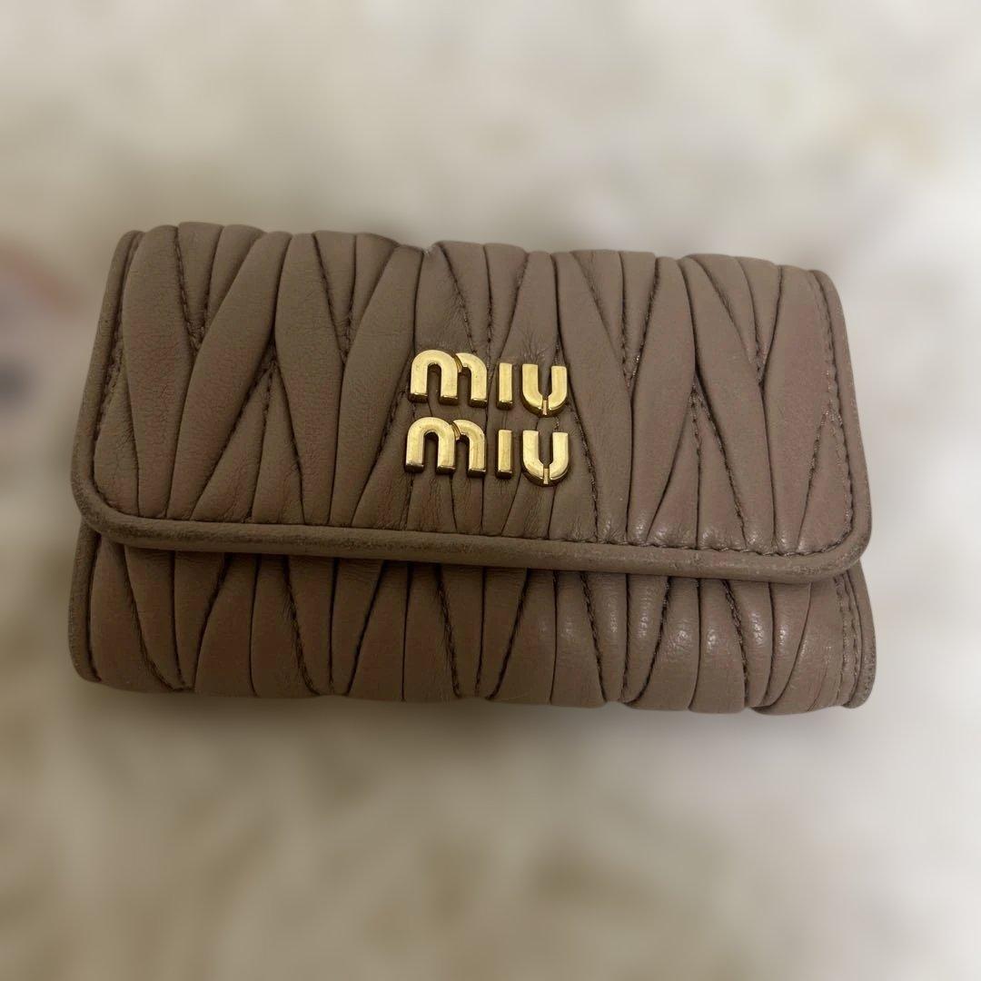 現行✨新型✨ミュウミュウ キーケース マテラッセ ピンク ギャラン