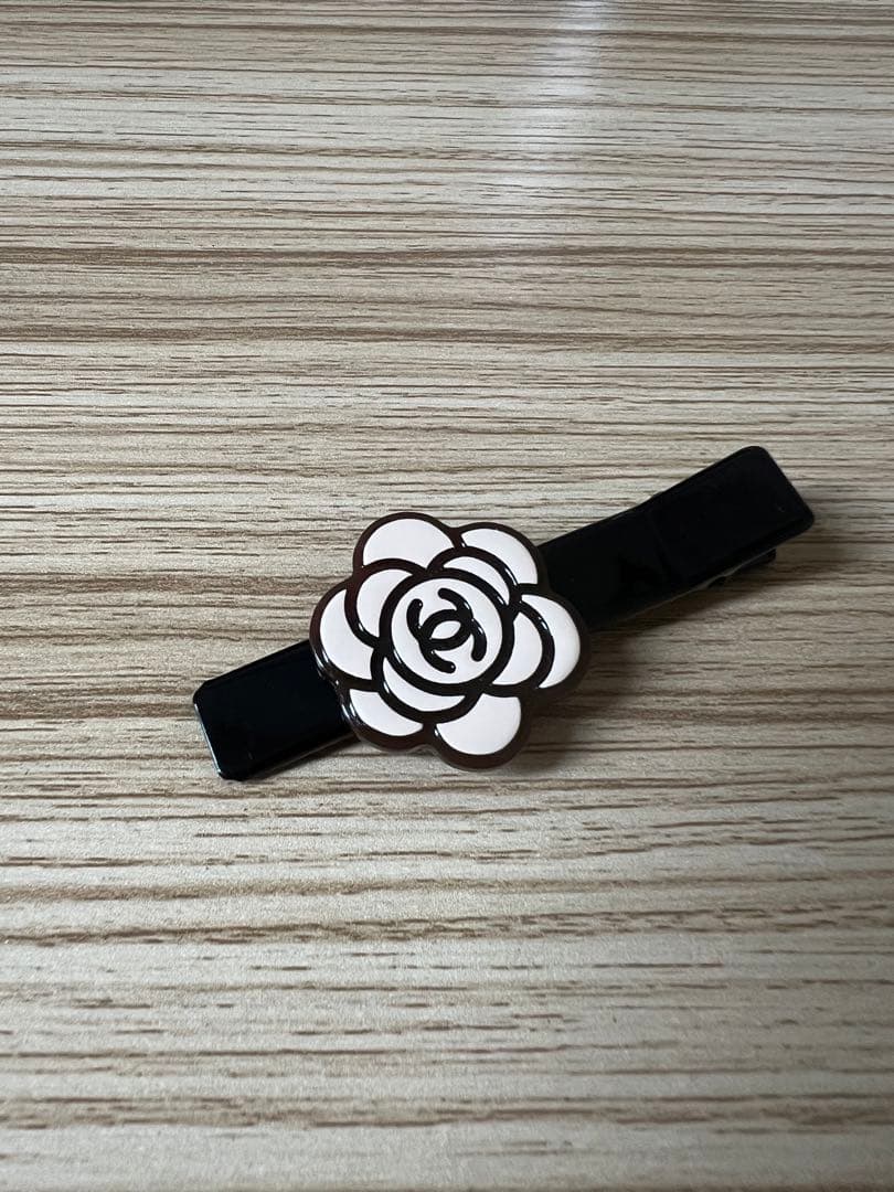 CHANEL ヘアアクセサリー　気軽にコメント下さい‼️ CHANEL】シャネル チェーン リボン ヘア シュシュ (CHANEL/ヘア