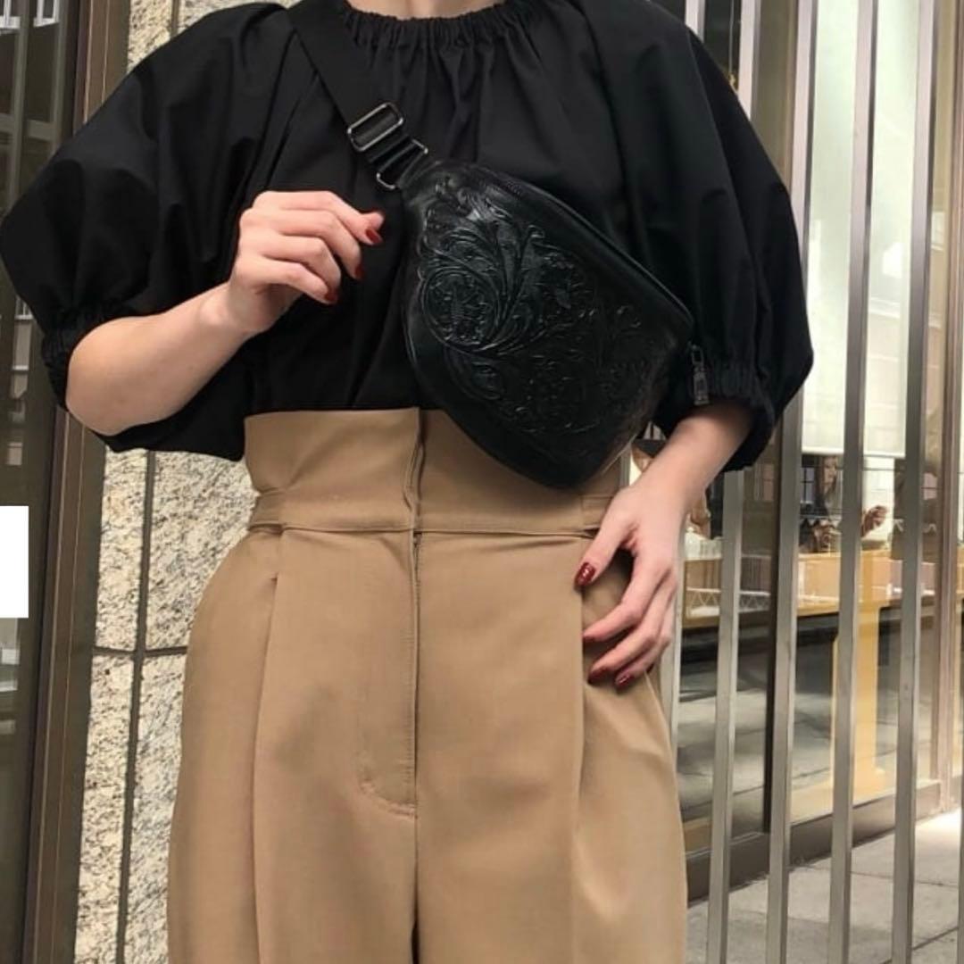 GRACE CONTINENTAL ウエストバッグ 牛革 ボディバッグ - メルカリ