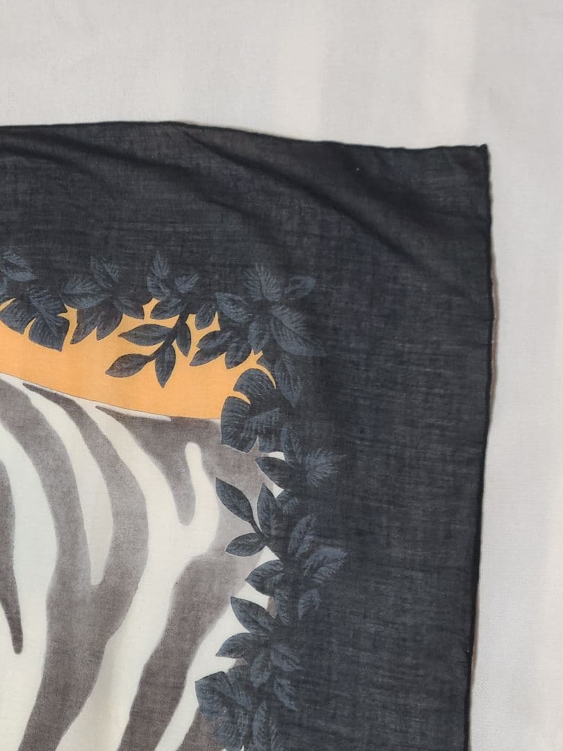 週末限定価格♪フェラガモ 動物柄スカーフ カレジェアン 140㎝ 大判