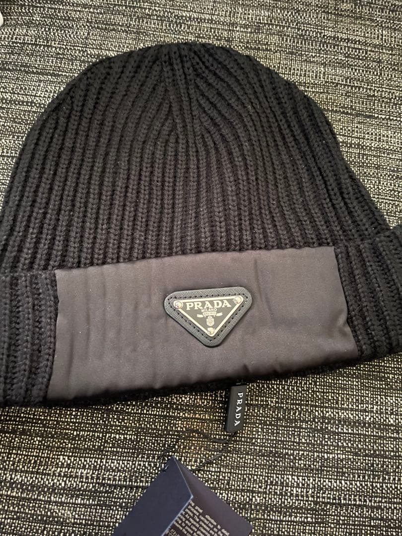PRADA ブラック ニット帽　ノベルティー Amazon | [プラダ] 帽子 ニット帽 リナイロン トライアングルロゴ