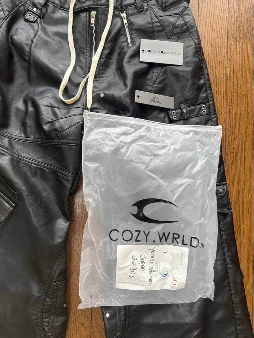 COZY WORLDWIDE レザーカーゴパンツ ブラック