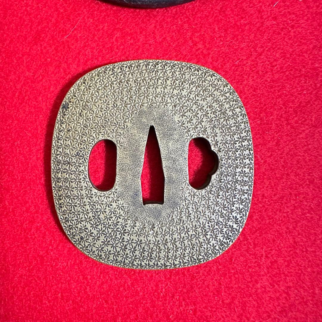 鉄地 金象嵌刀装具 鍔 刀鍔 骨董品 鉄地 鐔 武具 鉄