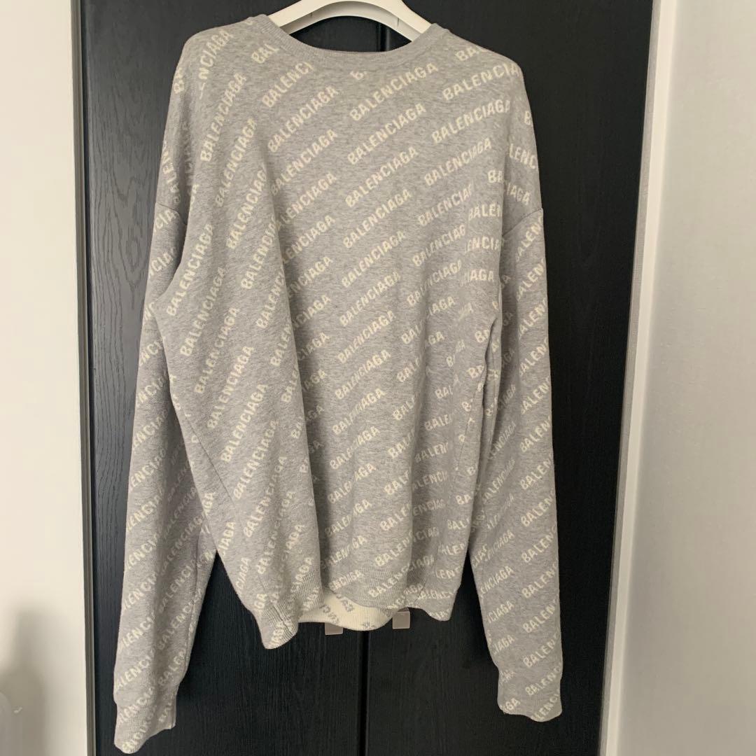 BALENCIAGA ロゴ入りセーター グレー BALENCIAGA】バレンシアガ『ロゴ 総柄 長袖ニット sizeL』576307 T3153