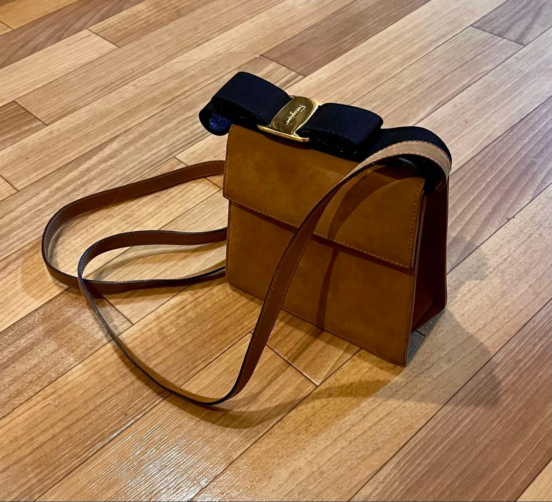 【Ferragamo】ショルダーバッグ　ブラウン サルバトーレフェラガモ Salvatore Ferragamo 【Salvatore Ferragamo