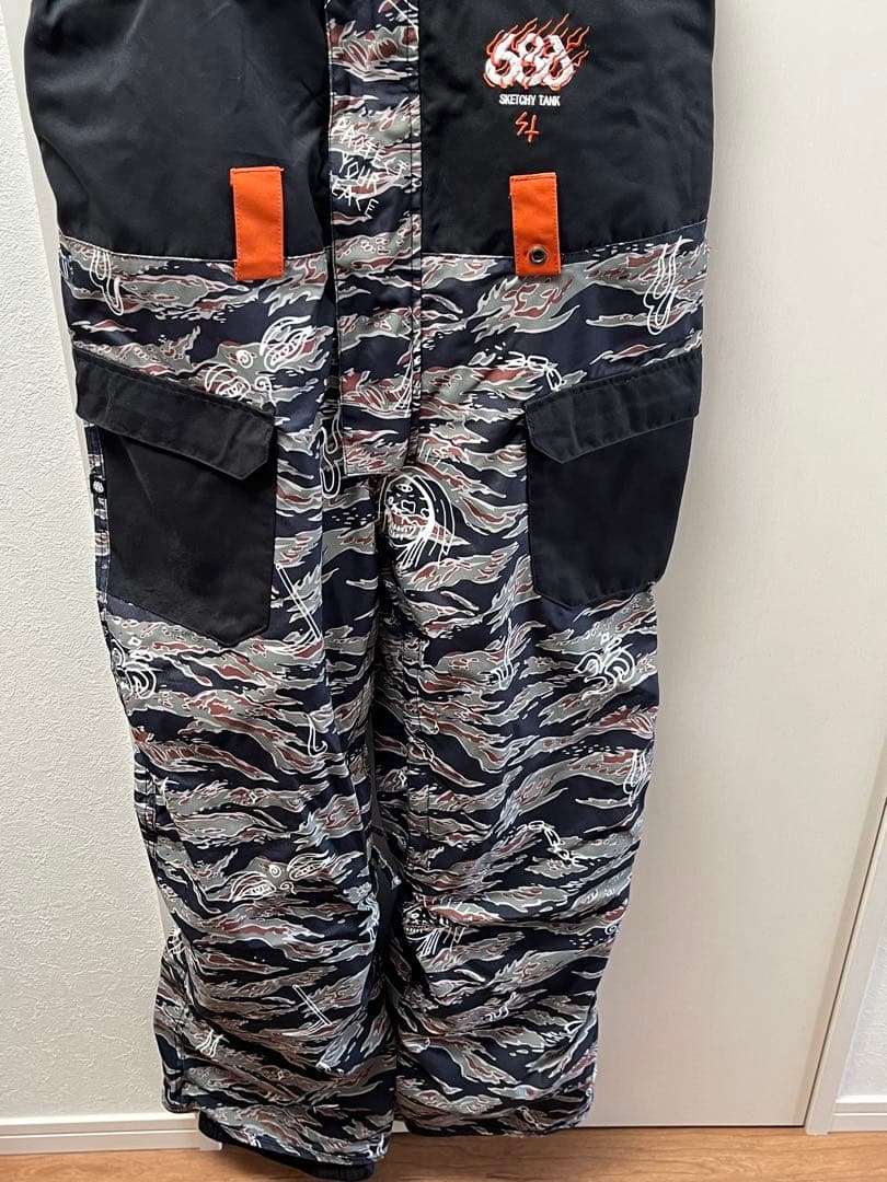 686 ✖️ SKETCHY TANK ビブパン