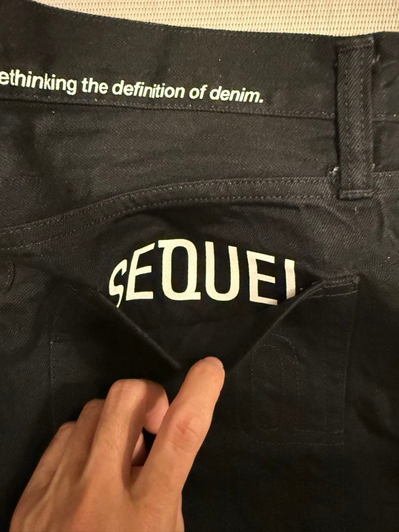 SEQUEL ブラックデニム スリムフィット