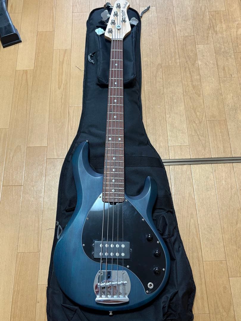 MUSICMAN sterling 5弦　ベース　程度良好　ケース付 STERLING by Musicman STINGRAY RAY5 BK 5弦ベース初心者12点セット