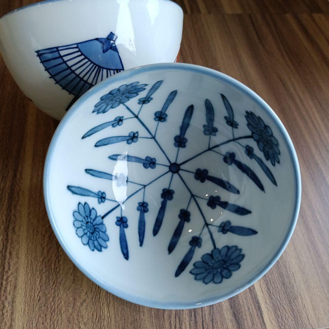 源右衛門 青と赤の花柄と傘柄 飯碗