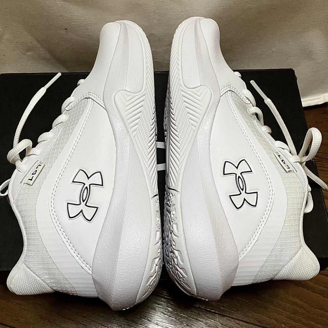 UNDER ARMOUR バスケットボールシューズ ホワイト 安く 買う