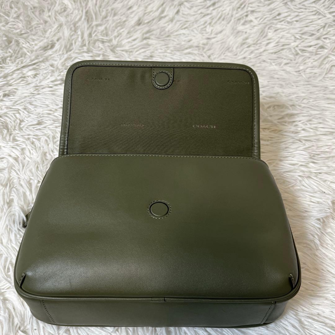 極美品】コーチ カメラバッグ カーキ チャーターフラップクロスボディ