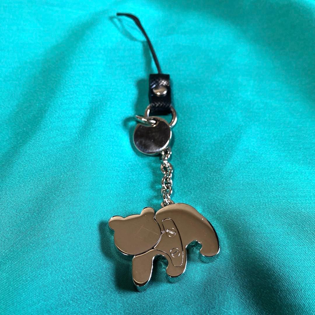 新品！PRADA プラダ panda パンダキーホルダー バッグチャーム - メルカリ
