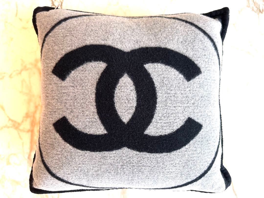 CHANEL クッション グレー ブラック　スコットランド製　美品 中古・古着通販】CHANEL (シャネル) クッション｜ブランド・古着通販