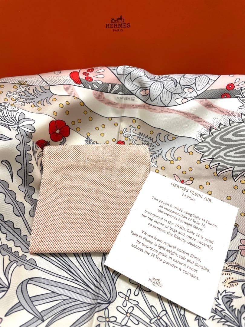 HERMÉS エルメスフェイスパウダー 《Hトリオ》 ボン ミン 01