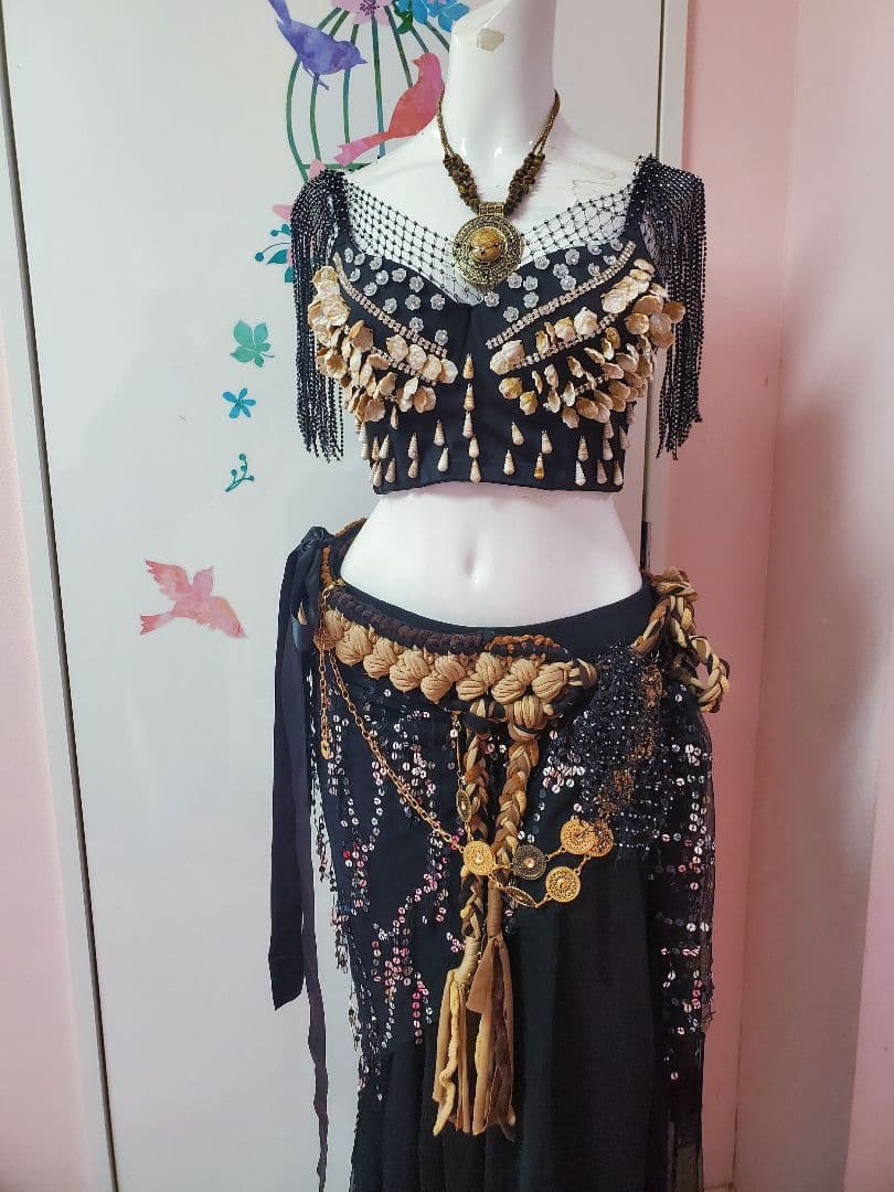 【新品】貝殻と黒のベリーダンス衣装★9点セット★Mサイズ ベリーダンスセットアップ004--「全9色」 ベリーダンス2点セット☆裾