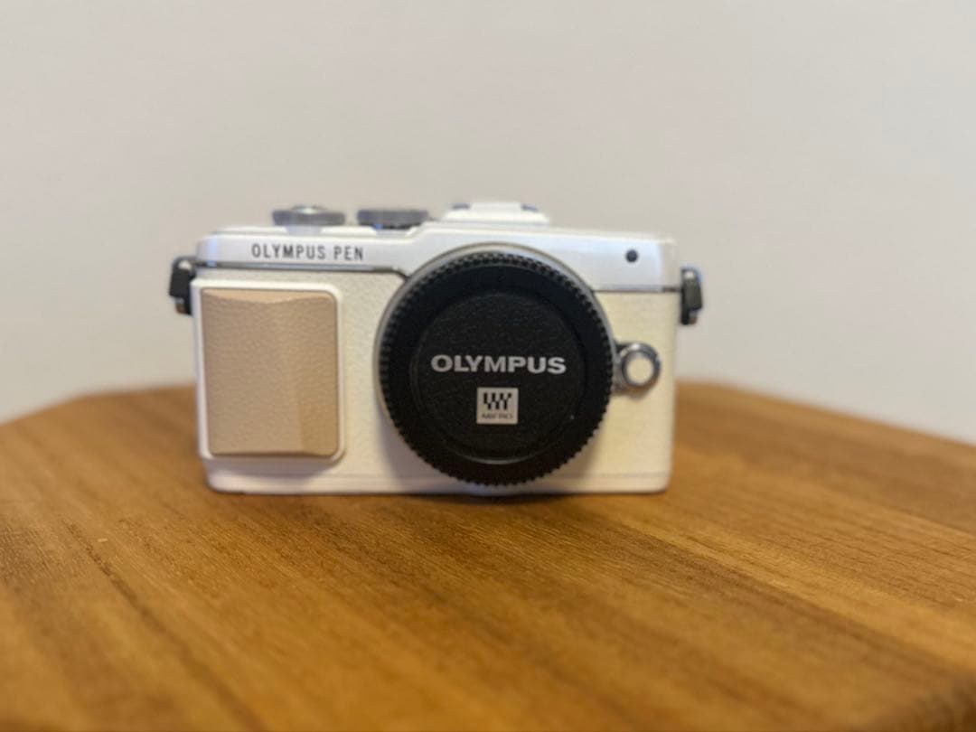 OLYMPUS PEN E-PL7 ホワイト ダブルズームキットショット数265 OLYMPUS PEN Lite E-PL7 EZダブルズームキット [ホワイト]の製品画像