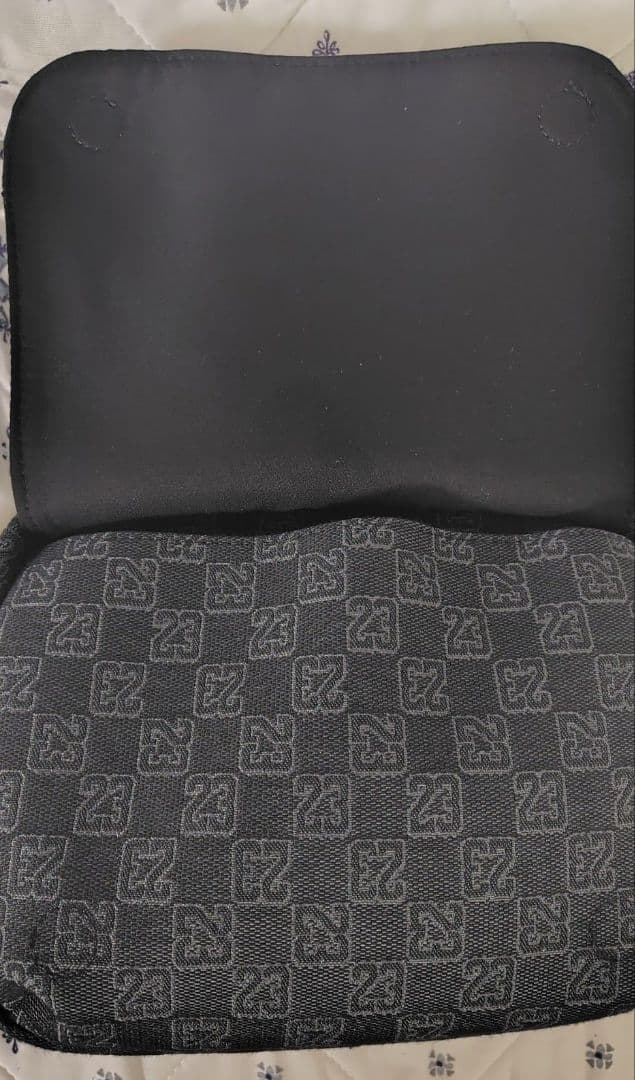 ugosさん専用】Jordan ショルダーバッグ ブラック×ゴールド 23 - メルカリ