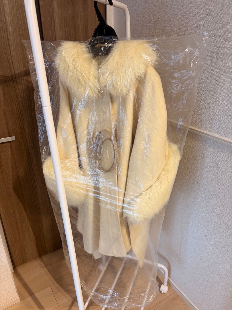 SNIDEL ファー付きミドルケープコートアイボリー - メルカリ