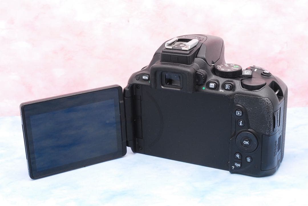 ニコン Nikon D5500◎一眼レフカメラ◎Wi-Fi搭載◎ショット数少！ ニコン、