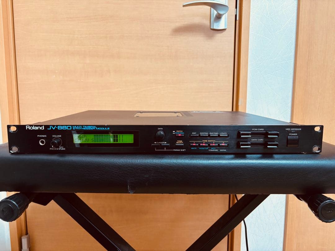 Roland JV-880 シンセサイザーモジュール Roland JV-880 シンセサイザモジュール