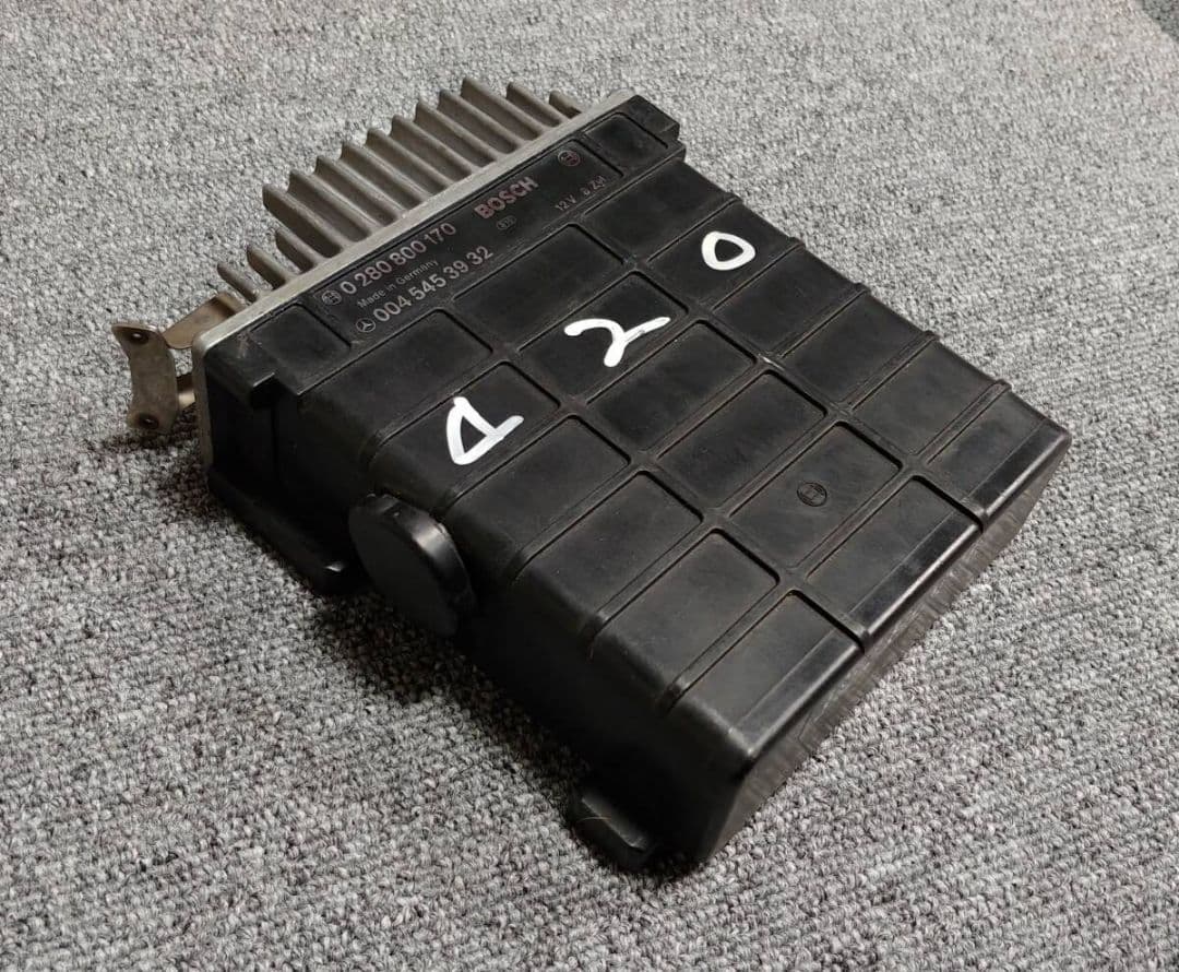 ベンツW126 BOSCH V8エンジンコントロール.KEモジュールユニ