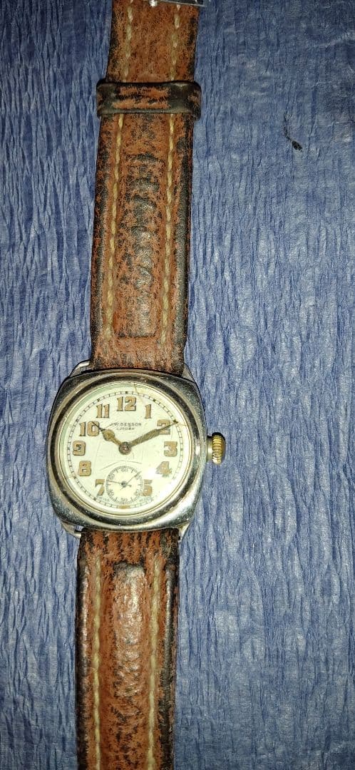 英国王室御用達のアンティーク、ウオッチ　ベンソン 英国ベンソン 樽型の金無垢アンティーク腕時計 【1946年頃】
