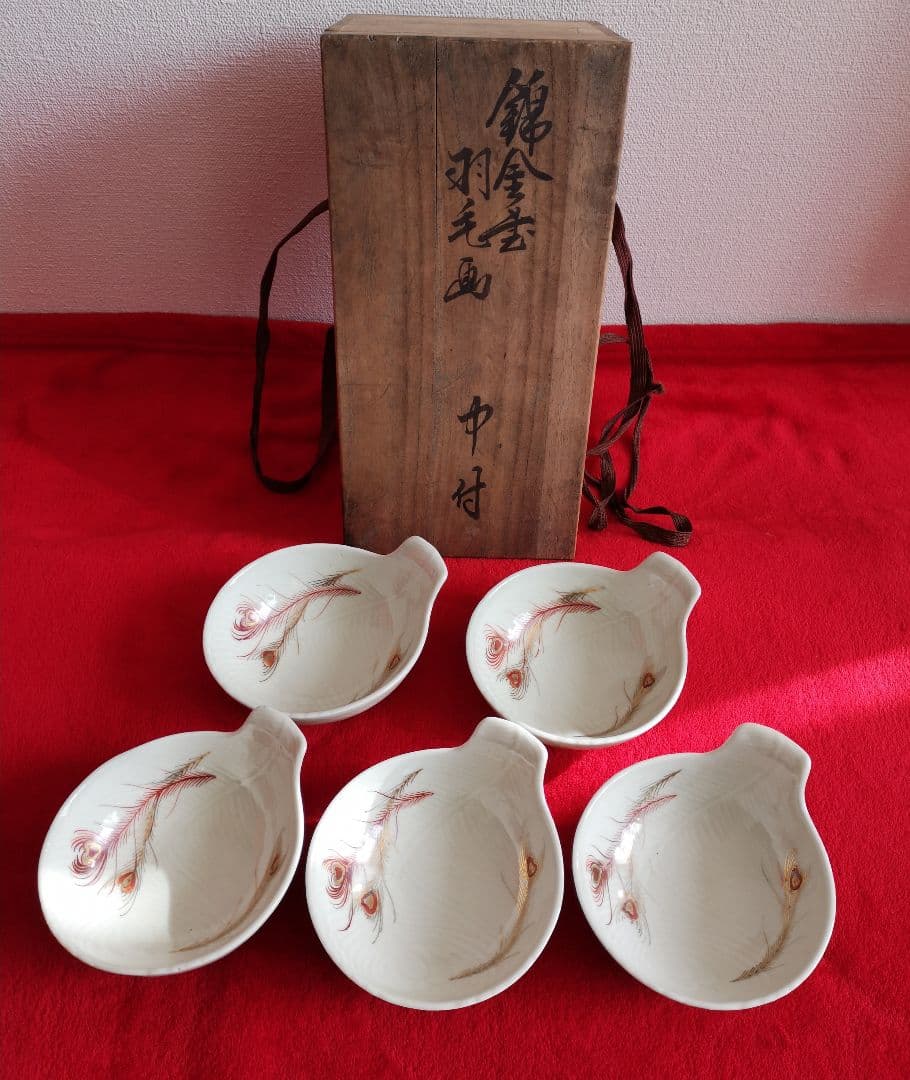 肥前伊万里焼 昭和20～30年代 羽毛画 骨董 お碗 5点セット 未使用 桐箱付 古伊万里 松竹梅文蓋付茶碗(江戸中期頃) – 逢季荘