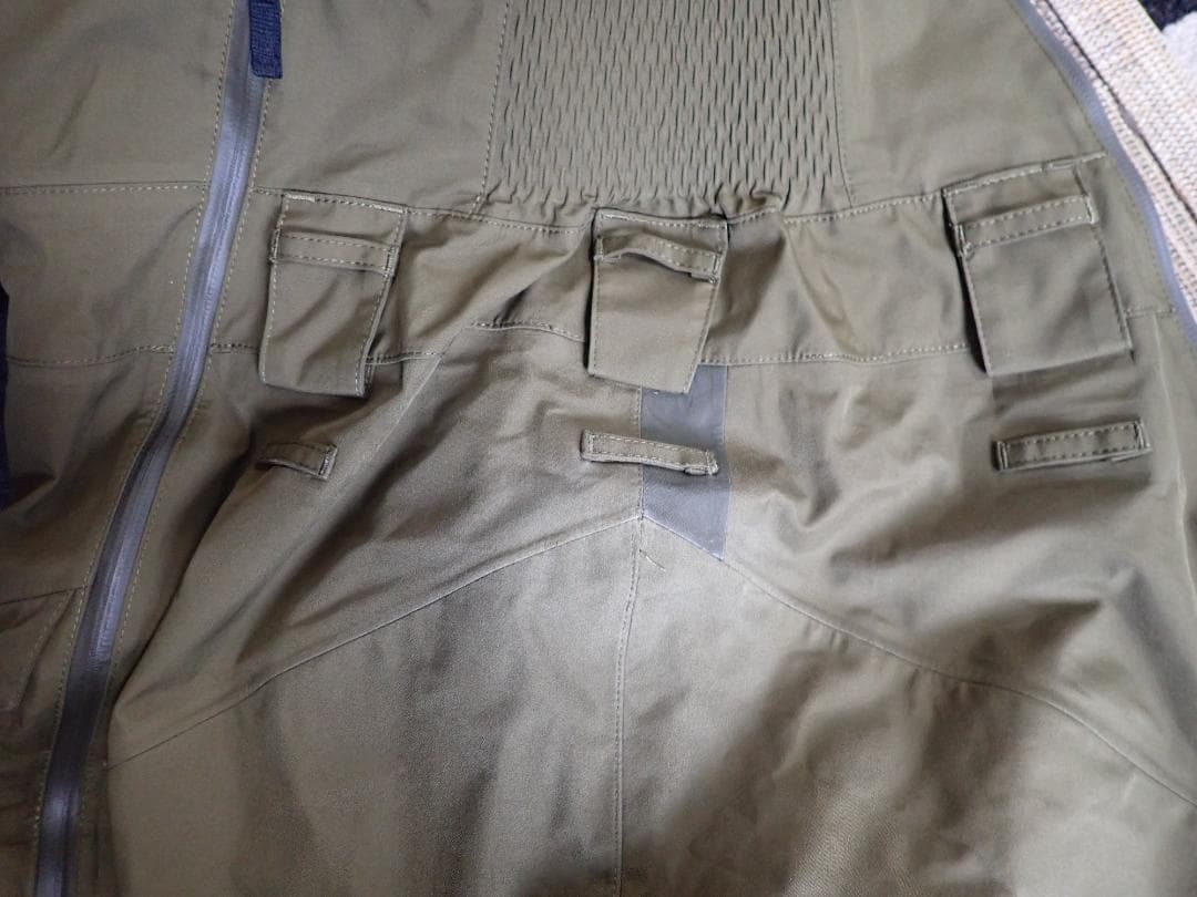 トゥーフォーワン 241 ゴアテック ビブパンツ M オリーブグリーン系