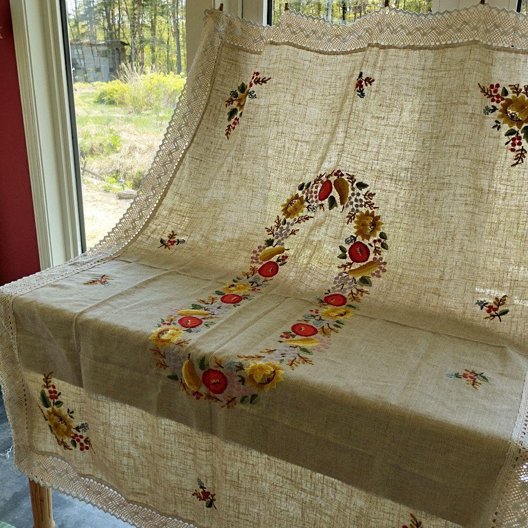 カロチャ 毛糸手刺繍 混紡リネン テーブルクロス