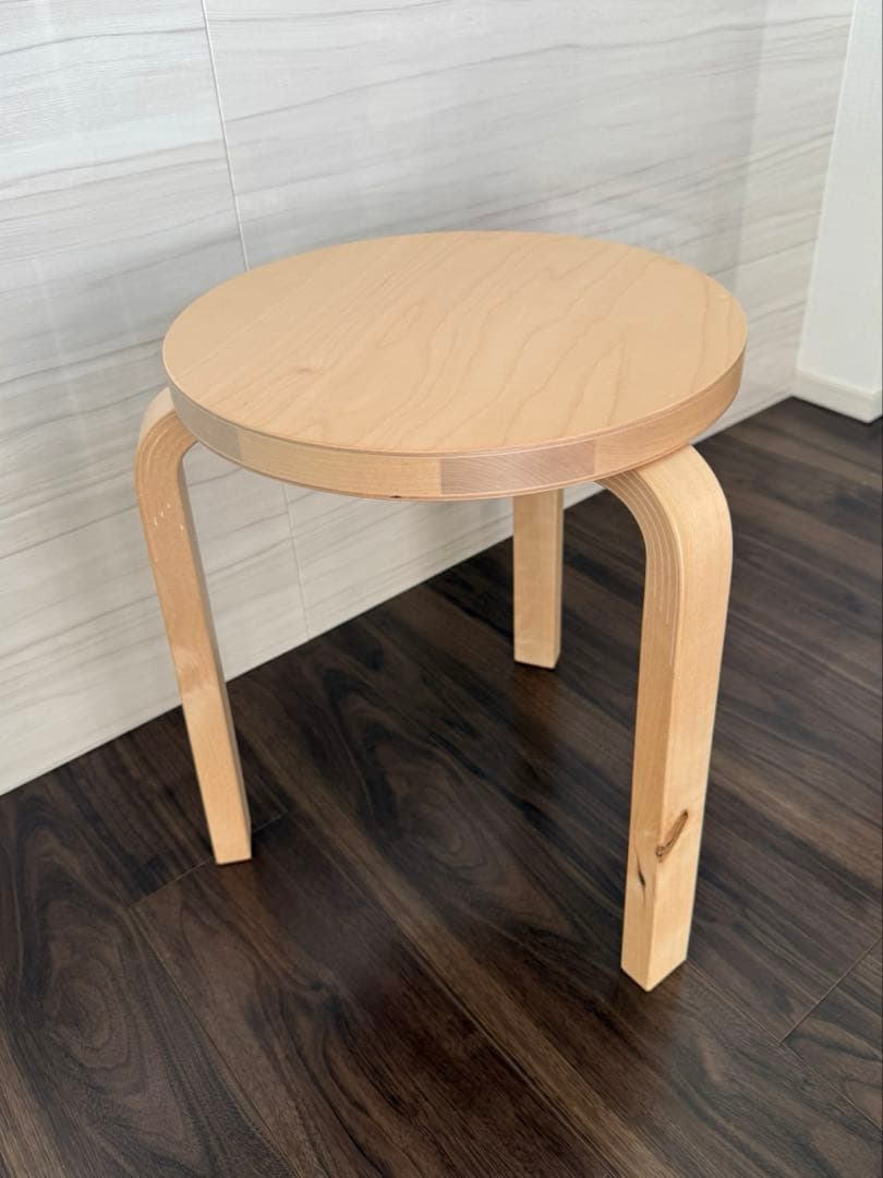 【美品】artek スツール 60（90周年記念 ヴィッリ） STOOL 60 90周年記念第3弾】自然ならではの痕跡が表面に現れたスツール