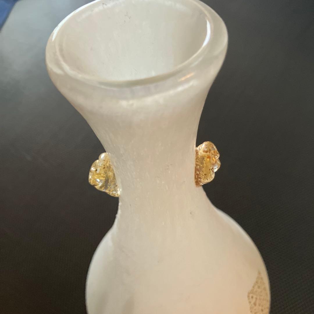 岩田糸子作 白妙 女流ガラス作家の先駆け 装飾的な金色模様のホワイト