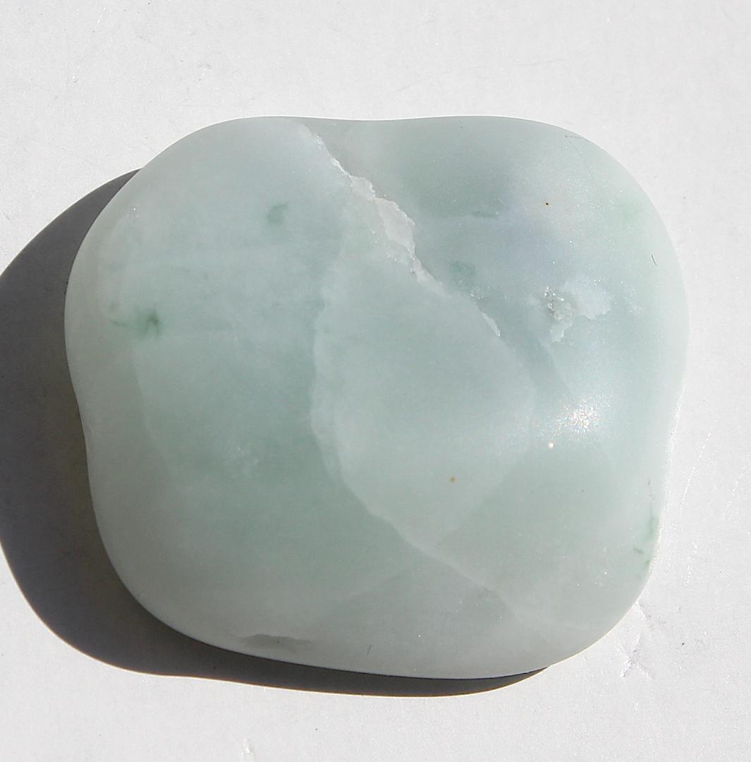 高透過］糸魚川翡翠 白翡翠 原石 12.9g - メルカリ