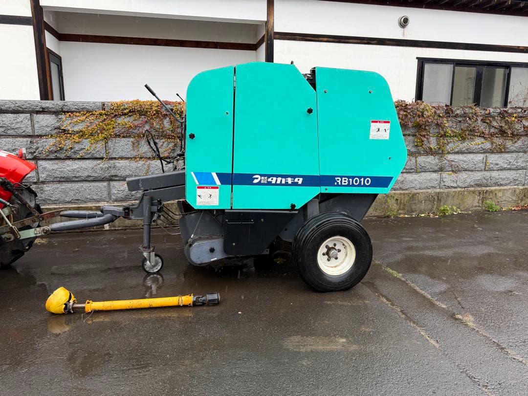 青森黒石市　 タカキタ ロールベーラ　RB1010 ジョイント付き　ラジコン付き 自走ロールベーラ［乗用］(直径100×幅100cm） – 株式会社タカキタ