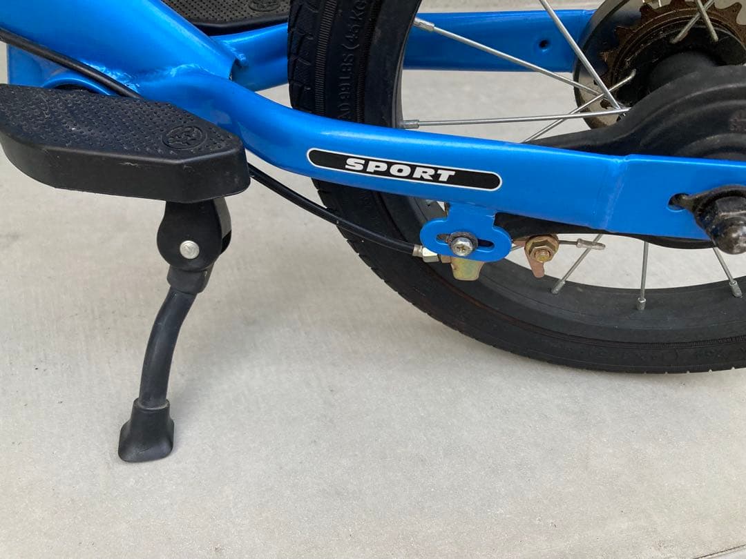 ストライダー14x 、専用キックスタンドと楽々ポンプ付き ストライダー