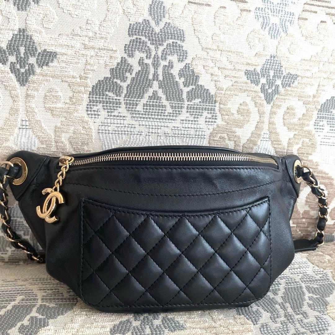 CHANEL ブラック キルティング ボディバッグ CHANEL ブラック キルティング ボディバッグ CHANEL ブラック