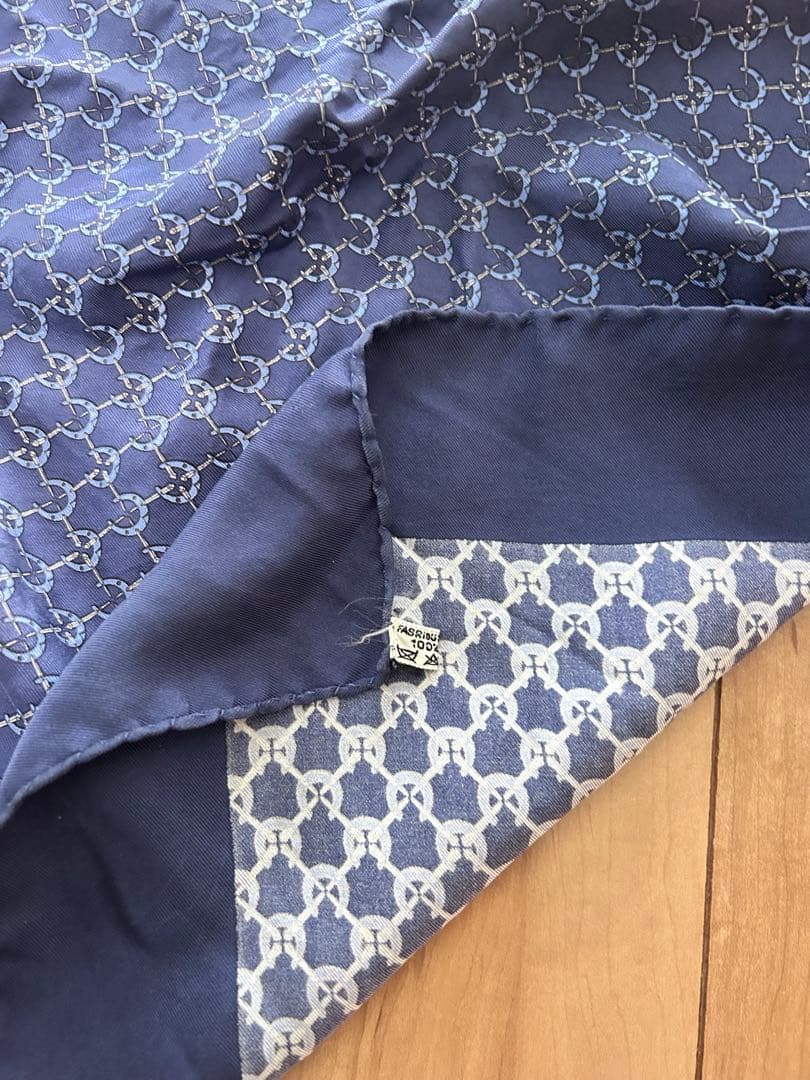 HERMES エルメス ネイビー シルクスカーフ カレ42