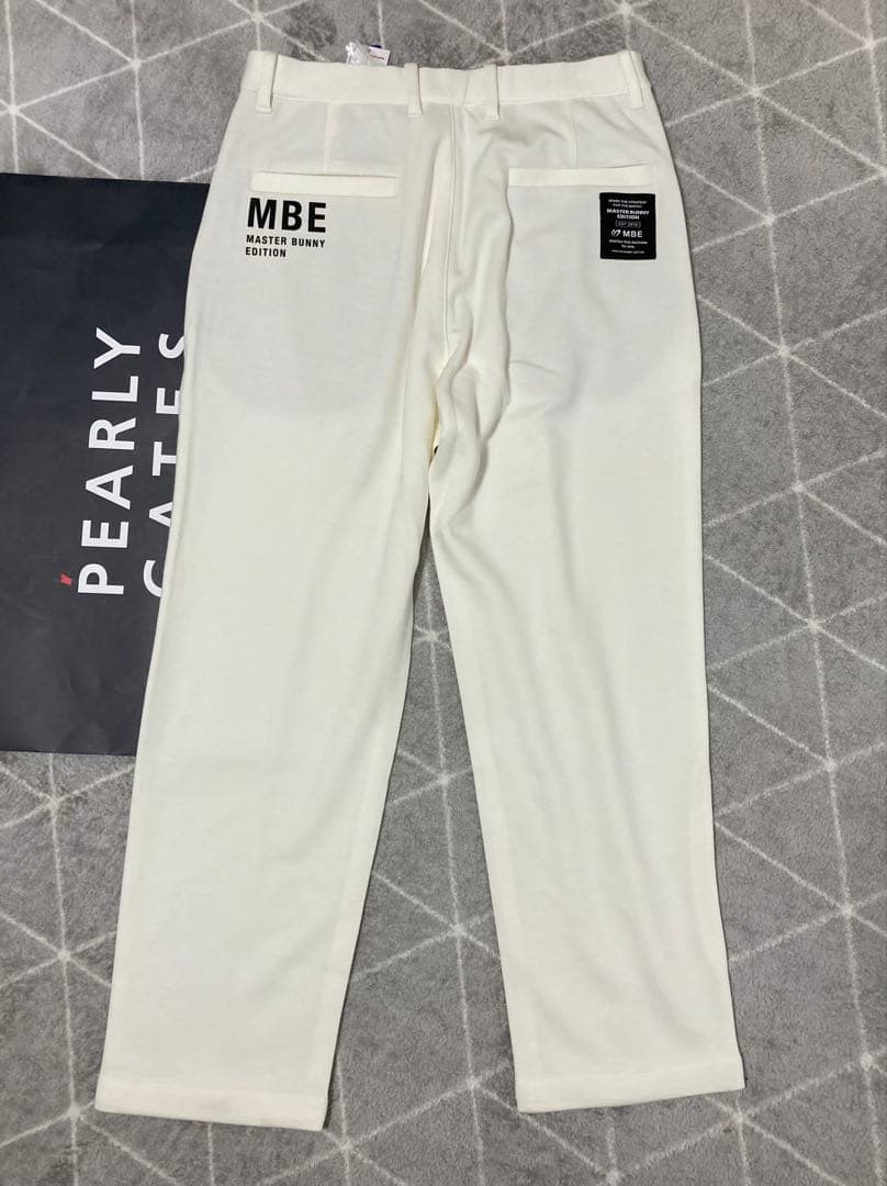 新品 パーリーゲイツ マスターバニー ソリストヒート ツイルパンツ(4)M