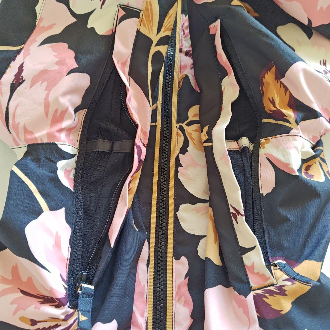 完売 ビラボン W SULA スーラジャケット スノーボード スキー 花柄 黒