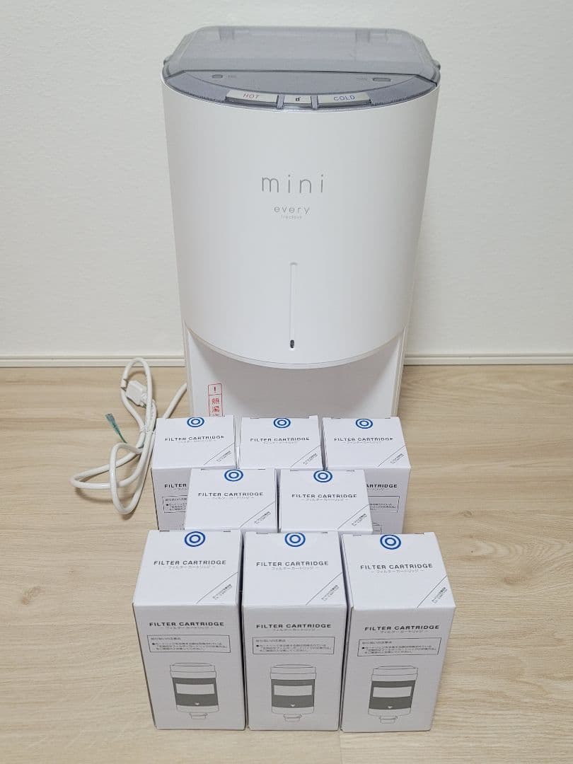 ウォーターサーバー】エブリィフレシャス mini ☆カートリッジ8個付き