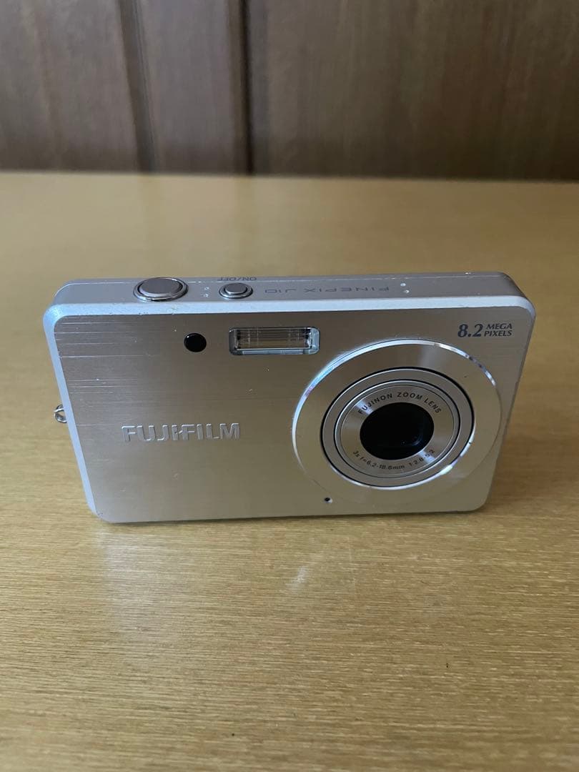FUJIFILM FinePix J10 充電器付き 富士フィルム Finepix J10 動作品 バッテリー、XDカード、充電器付