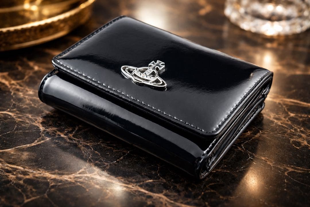 良品 Vivienne Westwood 三つ折り財布 ブラック エナメル - メルカリ