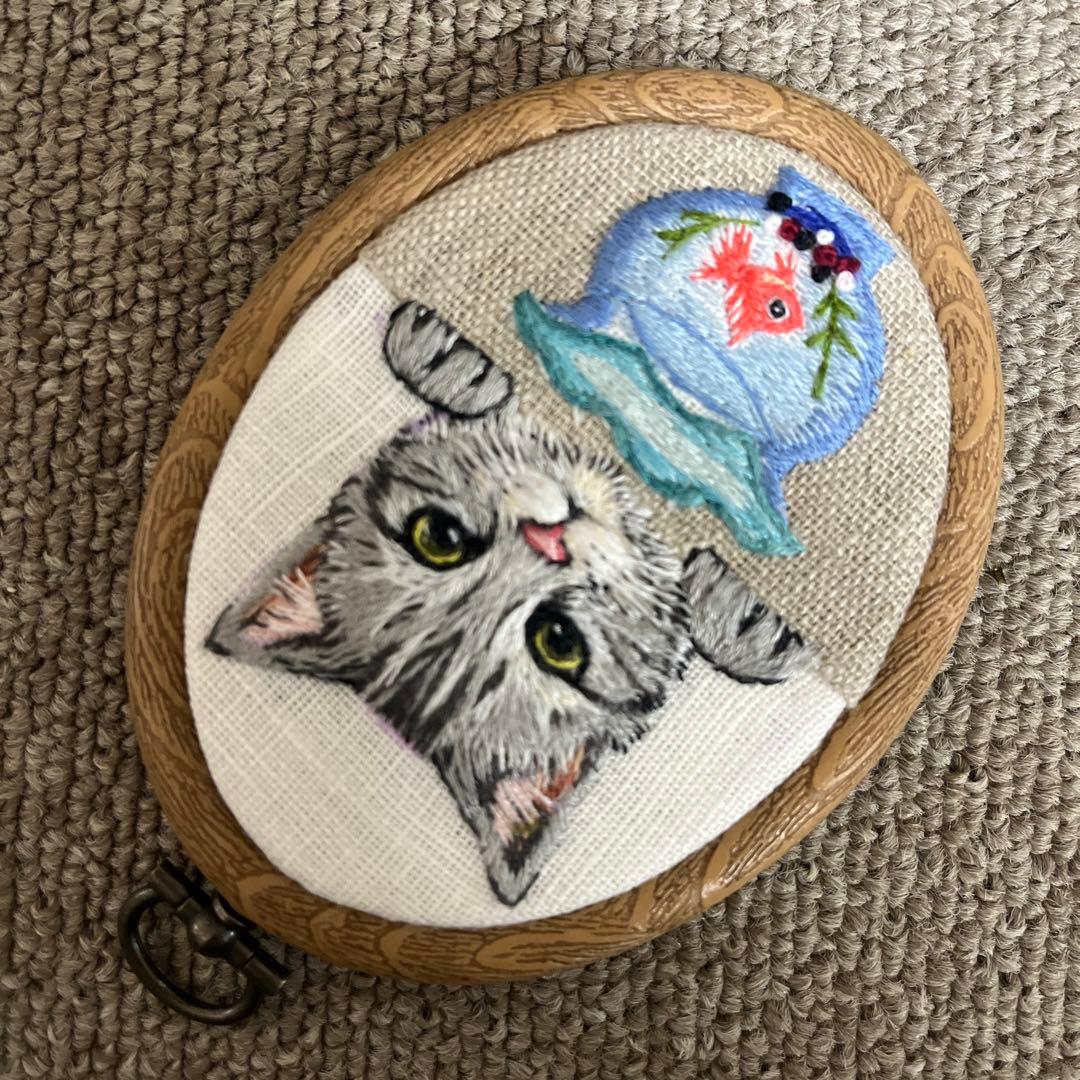 n*u様 ハンドメイド刺繍フレーム金魚とアメショ さん