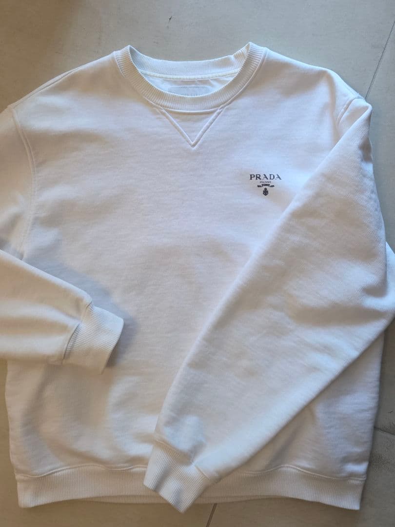 PRADA プラダ ロゴプリント ホワイト スウェット トレーナー　Ｌ白 PRADA - PRADA（プラダ）のロゴ入りスウェット/トレーナーの通販 by
