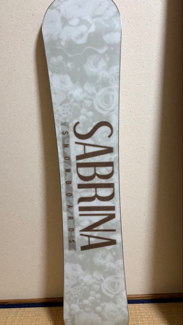 SABRINA スノーボード 142cm KEVLARコア - スノーボード一 番 安い