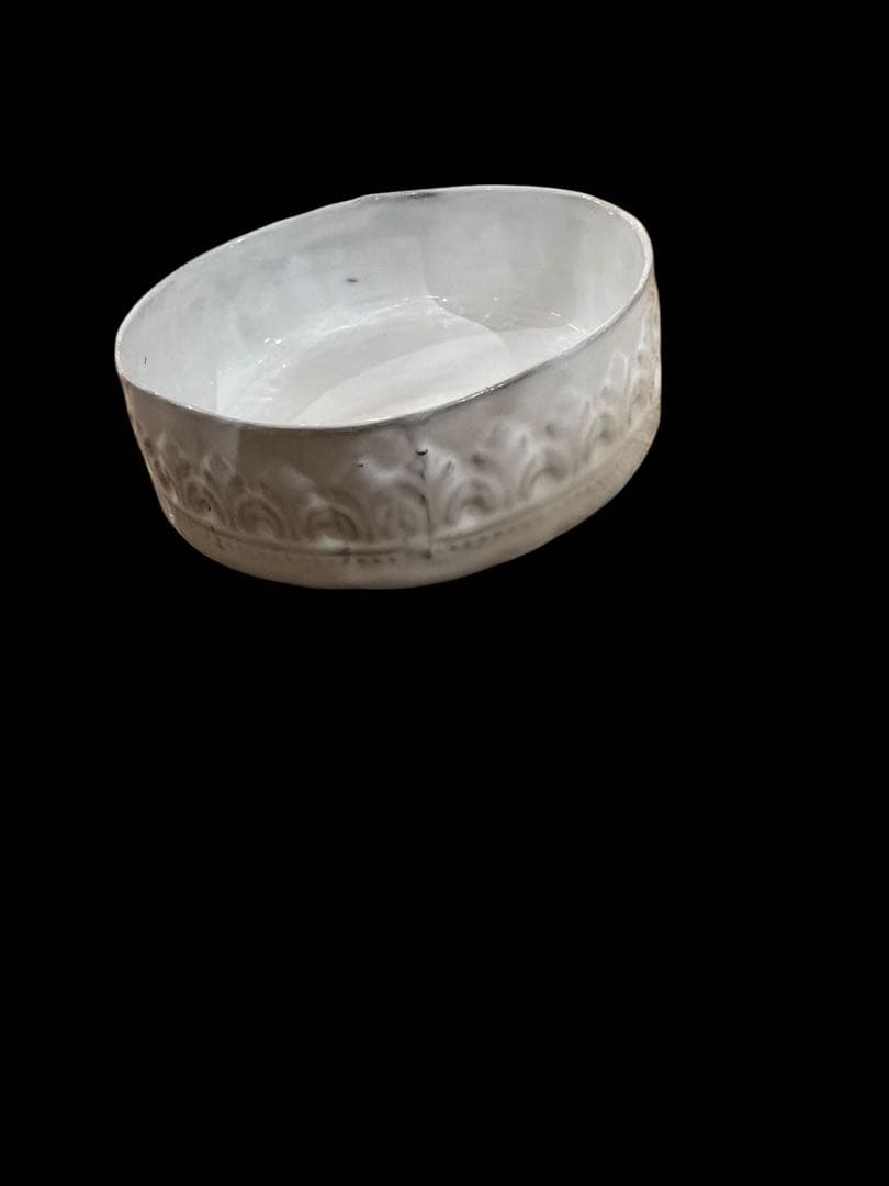 マチルダキャロン アスティエドビラット 白い陶器の装飾ボウル 中型