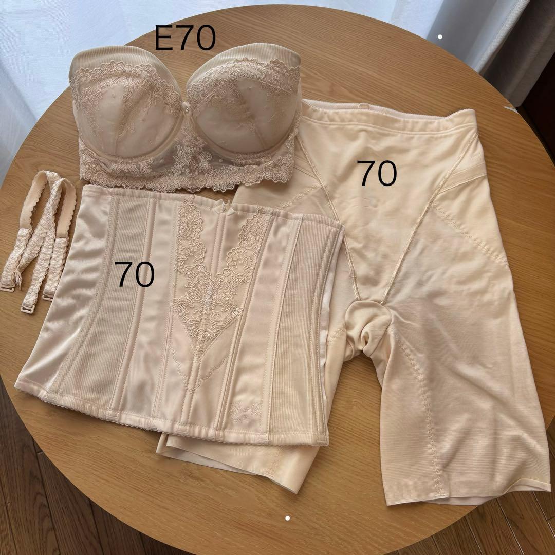 FOUR SIS & CO. フォーシスアンドカンパニー ブライダルインナー